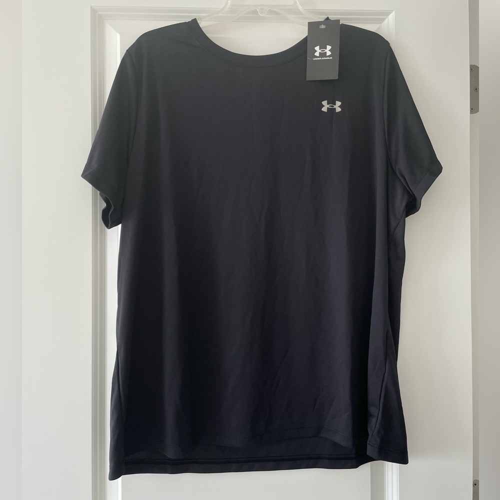 Women’s Under Armour Loose Heat Gear Shirt.